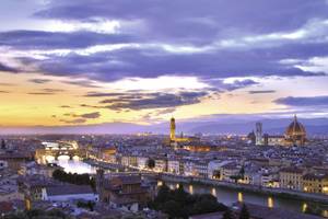 Florenz von oben bei Abendstimmung und lila Wolken