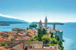 Insel Rab in der Kvarner Region Kirche am Wasser