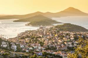 Losinj  aus der Vogelperspektive bei Sonnenuntergang