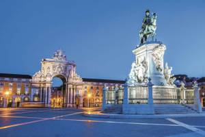 Praça do Comercio am Abend Lissabon