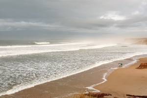 Meer und Strand mit Felsen Baleal in Peniche Portugal