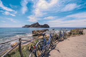 Fahrräder an der Küste, Porto Santo, Portugal