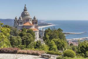 Blick auf Stadt Viana do Castelo mit dem Meer im Hintergrund