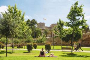 Jardín del Turia Park in Valencia mit Festung