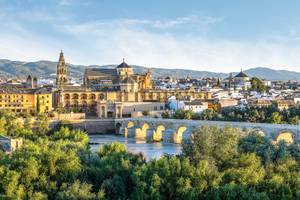 Mezquita und Römische Brücke in Córdoba, Andalusien