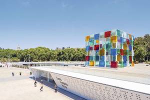 Centre Pompidou in Malaga mit bunten Gläsern 