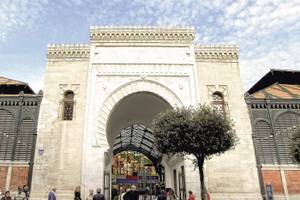 Atarazanas Markthalle von außen in Málaga